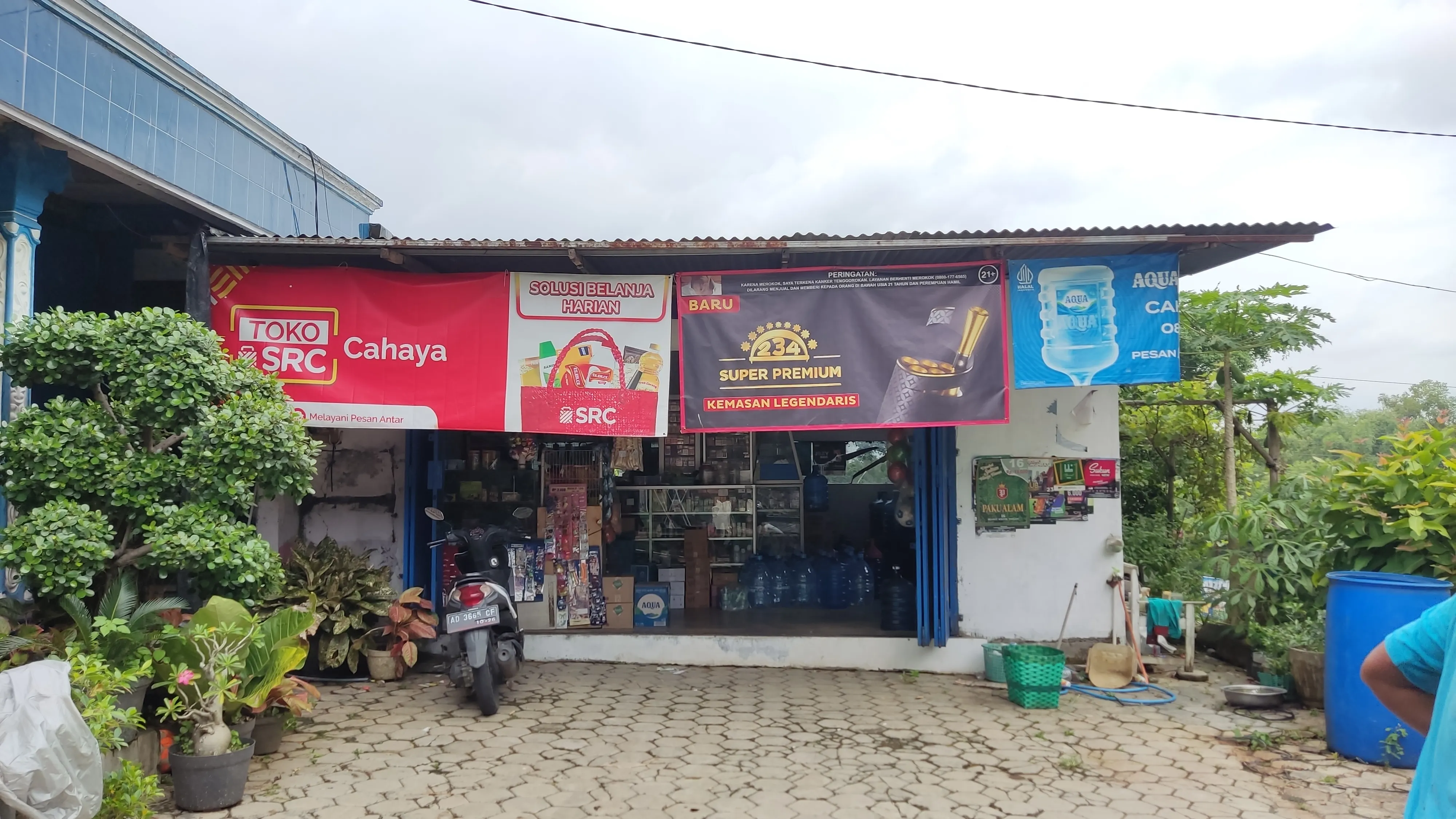 Suasana Toko Cahaya Plalar